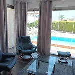 Constantinos Cerca De La Playa Κάλπε