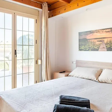 Constantinos Cerca De La Playa *