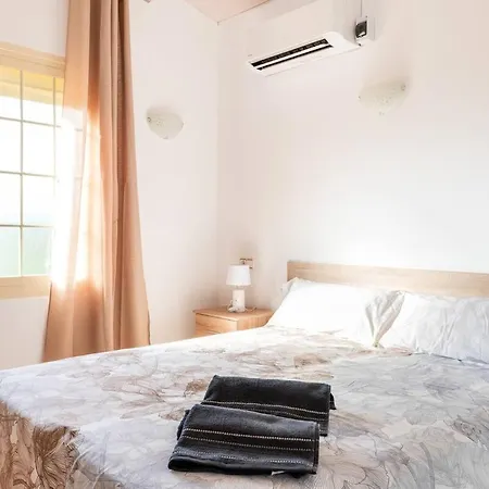 Constantinos Cerca De La Playa Кальпе