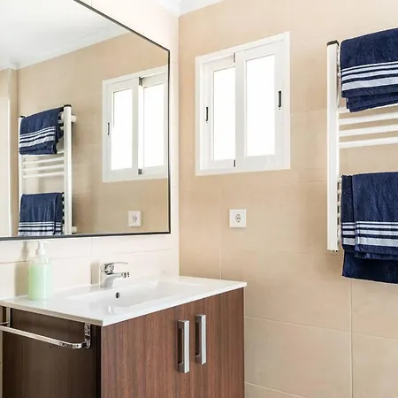 Constantinos Cerca De La Playa Кальпе