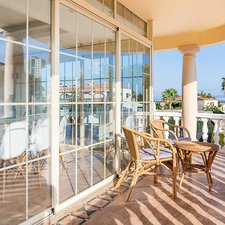 Constantinos Cerca De La Playa Villa