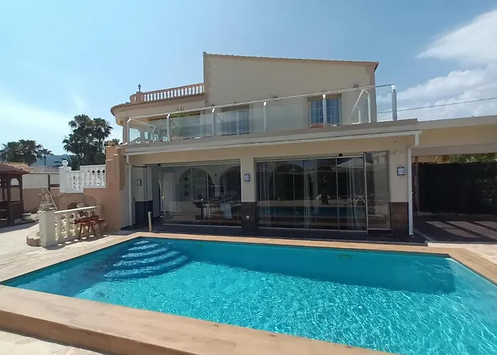 Constantinos Cerca De La Playa Кальпе