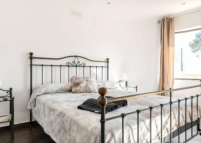 Constantinos Cerca De La Playa *