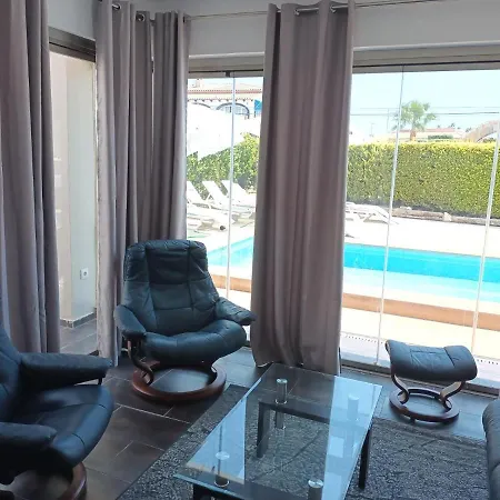 Constantinos Cerca De La Playa Calpe